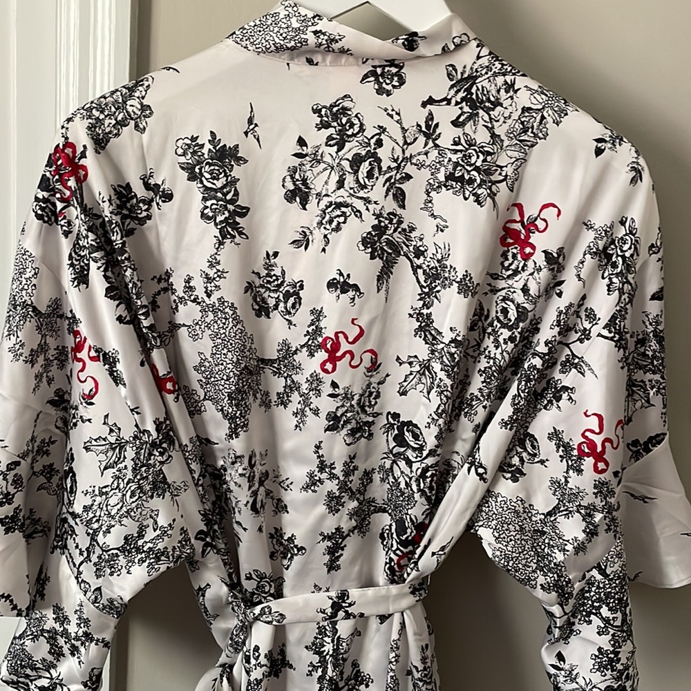 Victoria Secret Satin Robe - Picture 6 of 6